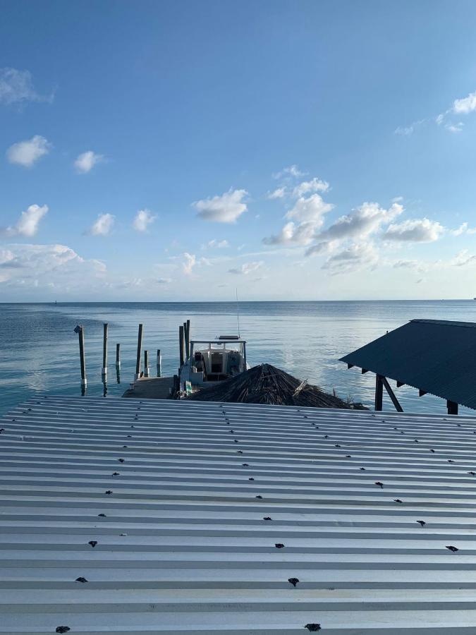 Paradise Divers Hotel Утіла Екстер'єр фото