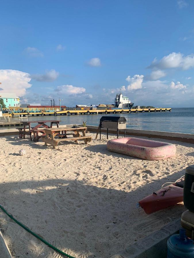 Paradise Divers Hotel Утіла Екстер'єр фото